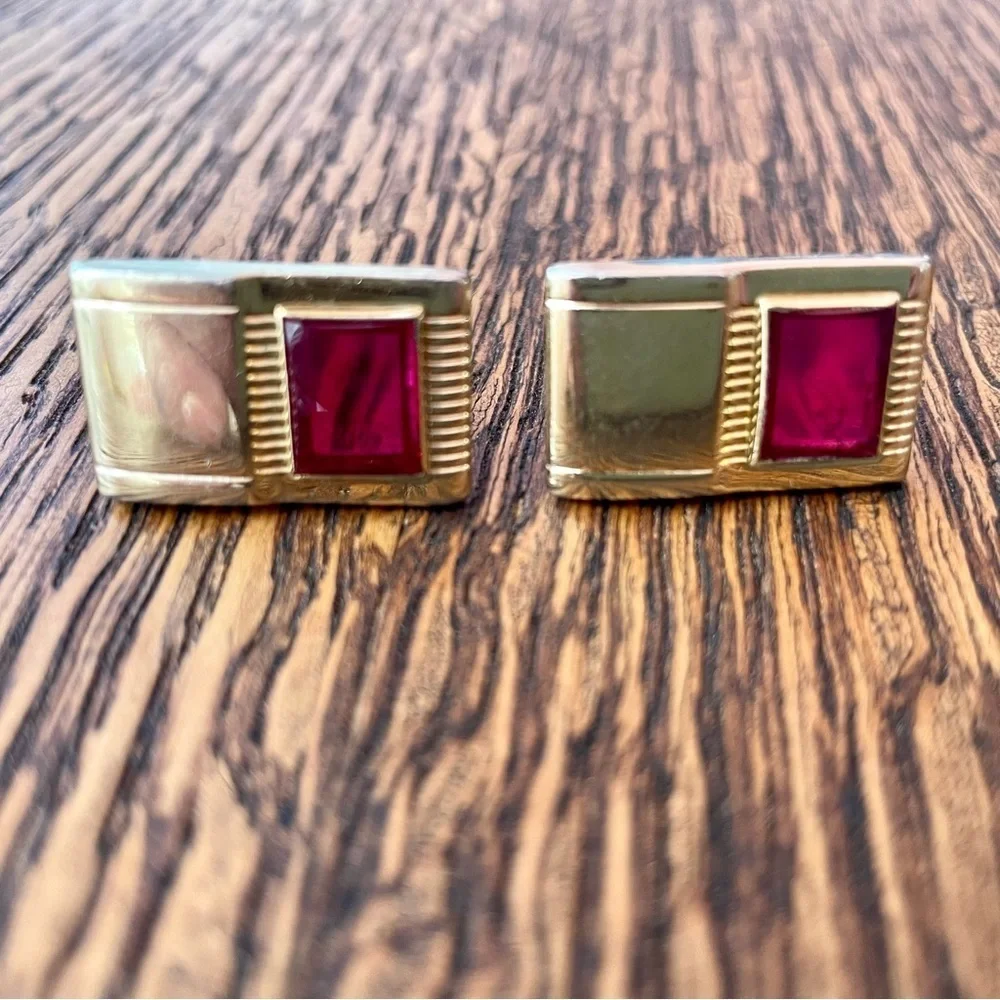 Anson Vintage Gold Tone Fuchsia Lucite Inset Tie Bar Cufflink Set Mid-Century